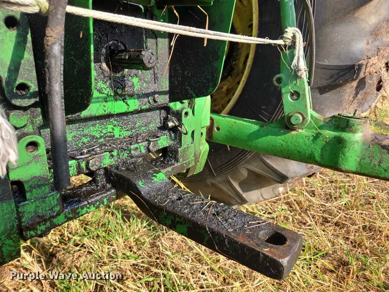 image for item DT4715 1999 John Deere 7810 MFWD tractor