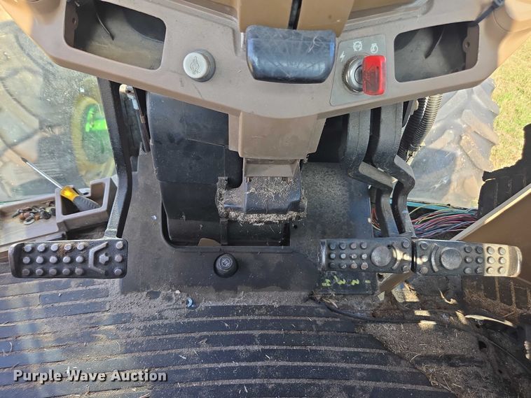 image for item DT4715 1999 John Deere 7810 MFWD tractor