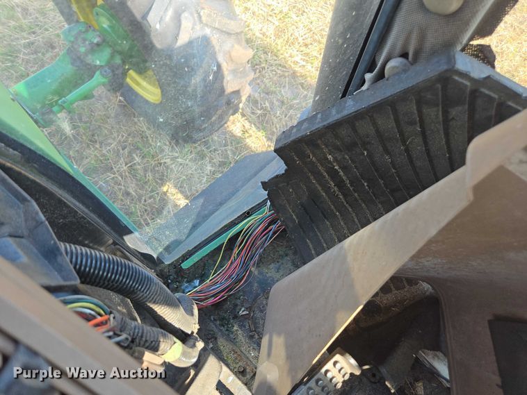 image for item DT4715 1999 John Deere 7810 MFWD tractor