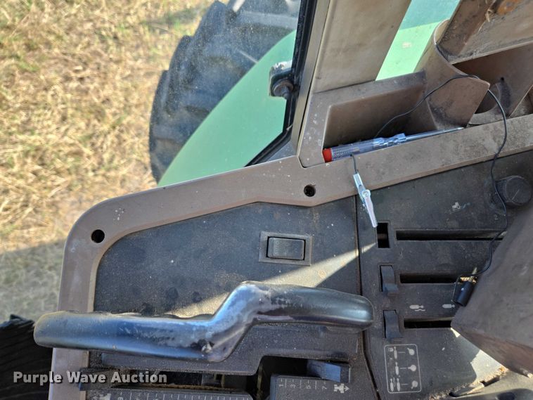 image for item DT4715 1999 John Deere 7810 MFWD tractor