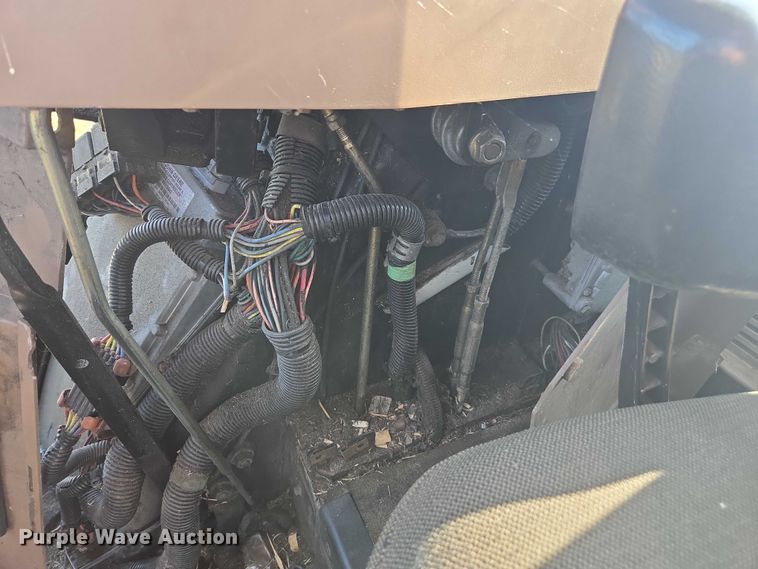 image for item DT4715 1999 John Deere 7810 MFWD tractor