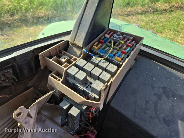 image for item DT4715 1999 John Deere 7810 MFWD tractor