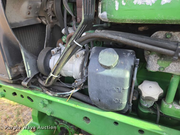 image for item DT4715 1999 John Deere 7810 MFWD tractor