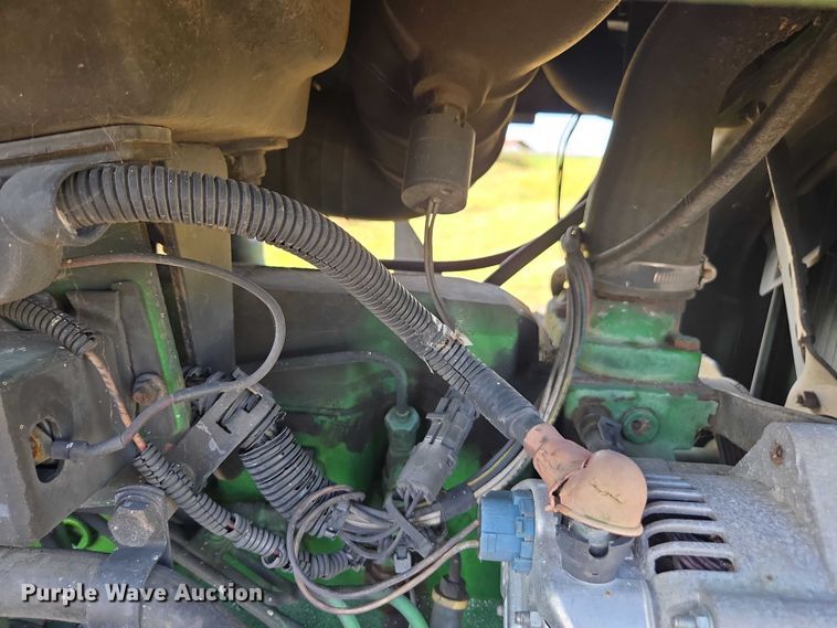 image for item DT4715 1999 John Deere 7810 MFWD tractor