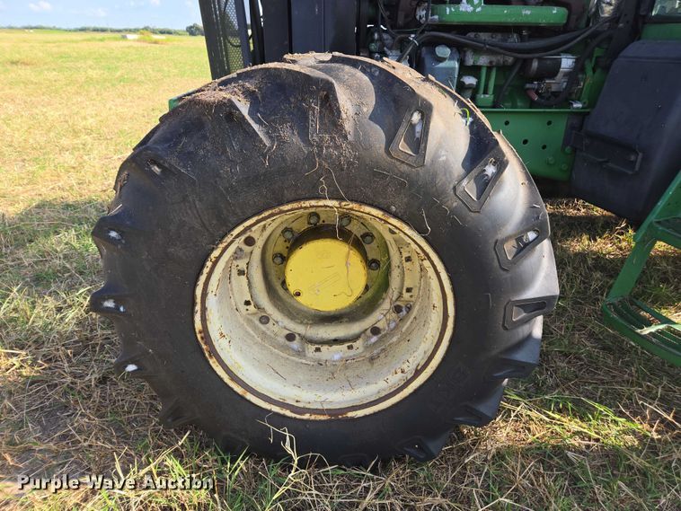 image for item DT4715 1999 John Deere 7810 MFWD tractor