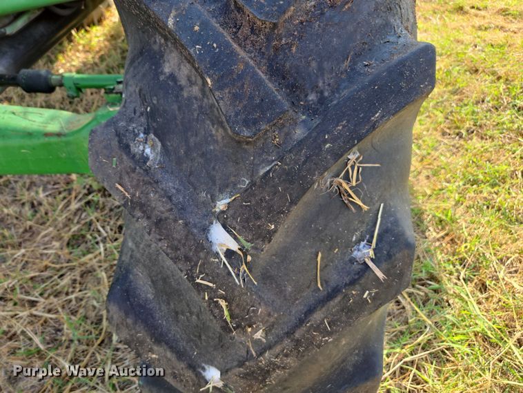 image for item DT4715 1999 John Deere 7810 MFWD tractor