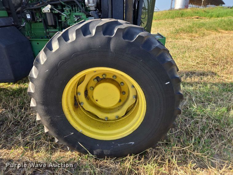 image for item DT4715 1999 John Deere 7810 MFWD tractor