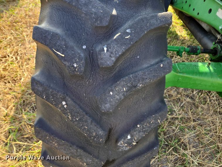 image for item DT4715 1999 John Deere 7810 MFWD tractor