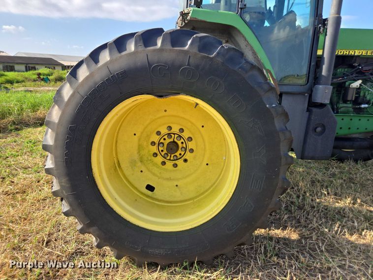 image for item DT4715 1999 John Deere 7810 MFWD tractor