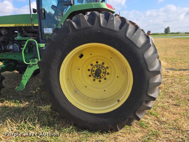 image for item DT4715 1999 John Deere 7810 MFWD tractor
