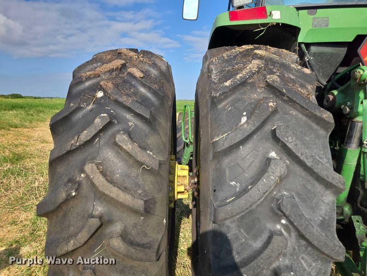 image for item DT4715 1999 John Deere 7810 MFWD tractor