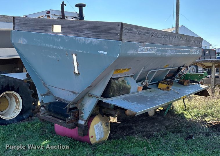 image for item EN5905 New Leader L2020GT applicator bed