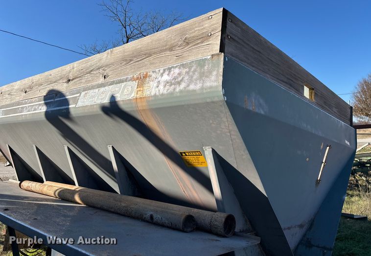 image for item EN5905 New Leader L2020GT applicator bed