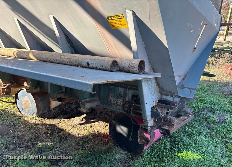 image for item EN5905 New Leader L2020GT applicator bed