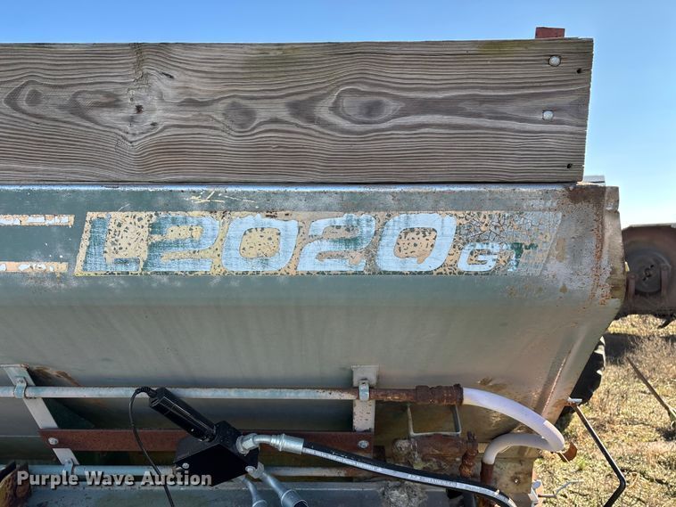 image for item EN5905 New Leader L2020GT applicator bed