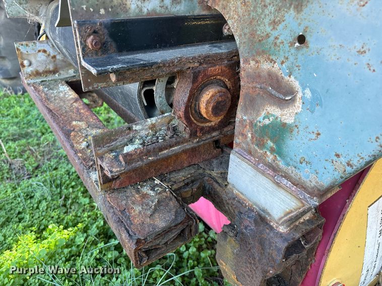 image for item EN5905 New Leader L2020GT applicator bed