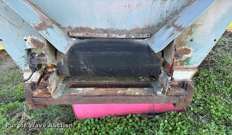 image for item EN5905 New Leader L2020GT applicator bed