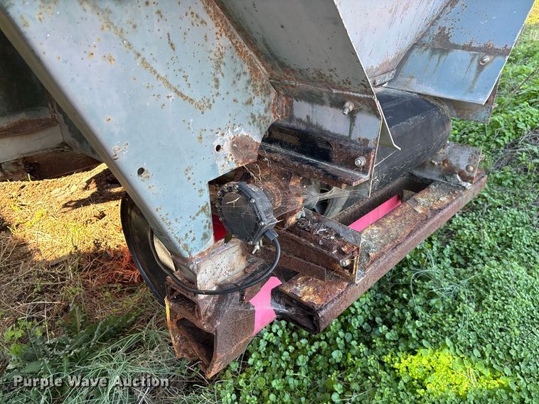 image for item EN5905 New Leader L2020GT applicator bed