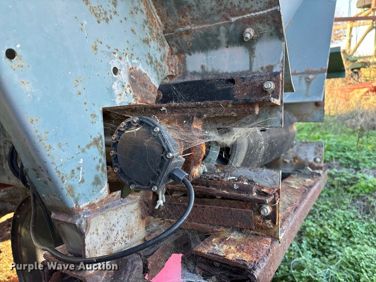 image for item EN5905 New Leader L2020GT applicator bed