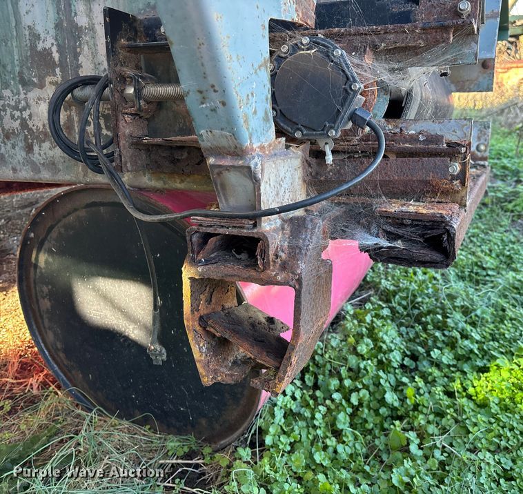 image for item EN5905 New Leader L2020GT applicator bed