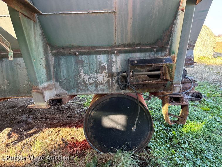 image for item EN5905 New Leader L2020GT applicator bed