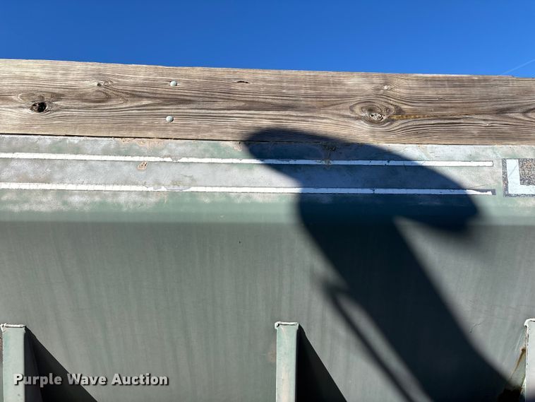 image for item EN5905 New Leader L2020GT applicator bed