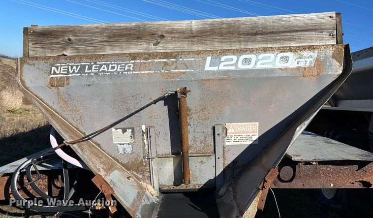 image for item EN5905 New Leader L2020GT applicator bed