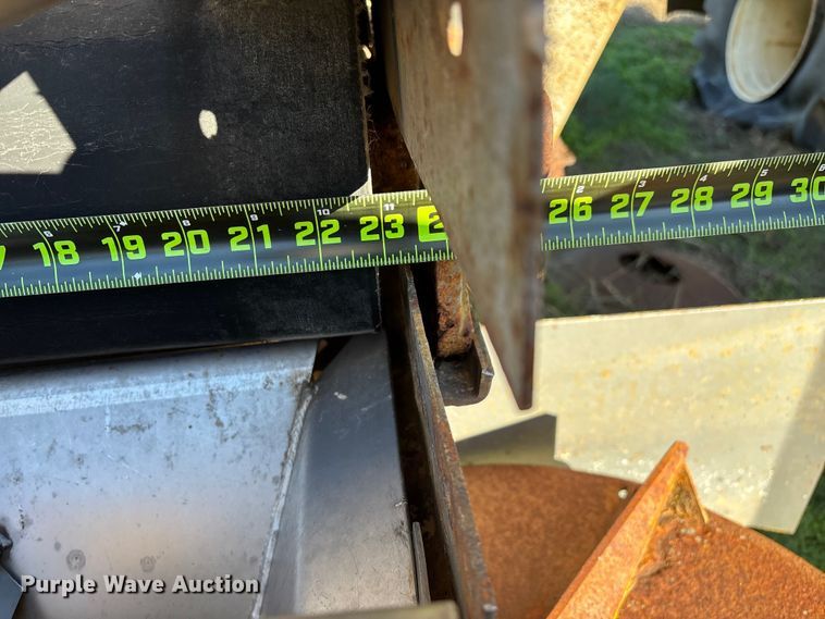 image for item EN5905 New Leader L2020GT applicator bed