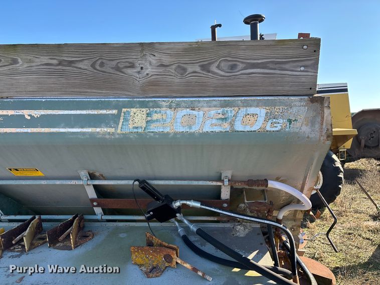 image for item EN5905 New Leader L2020GT applicator bed