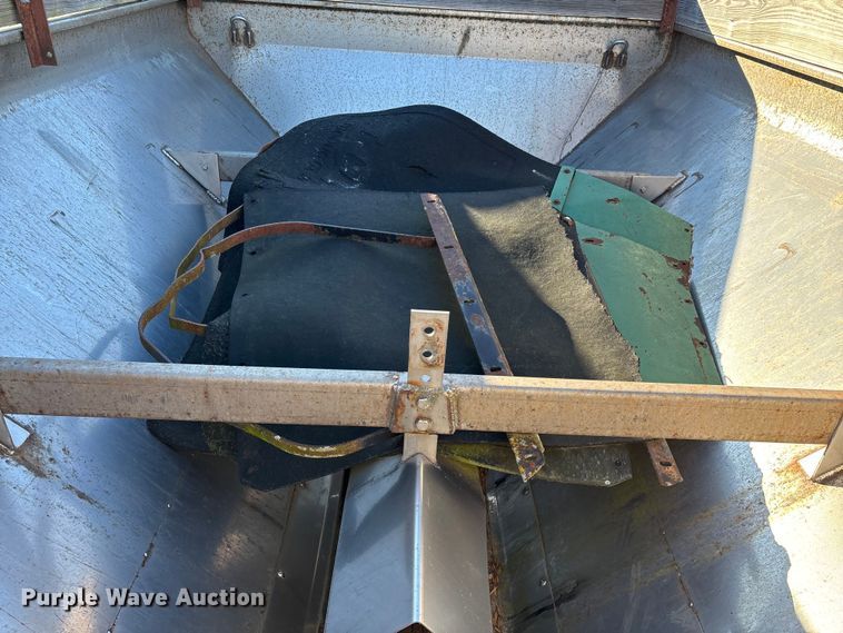 image for item EN5905 New Leader L2020GT applicator bed