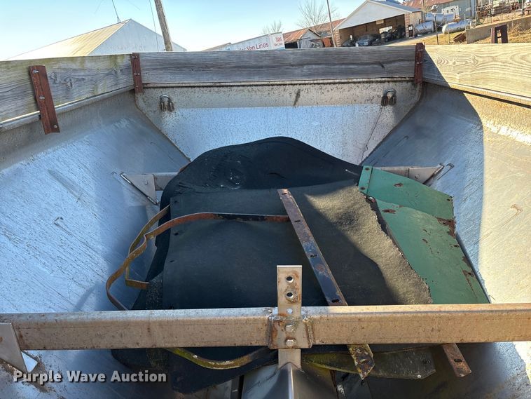 image for item EN5905 New Leader L2020GT applicator bed