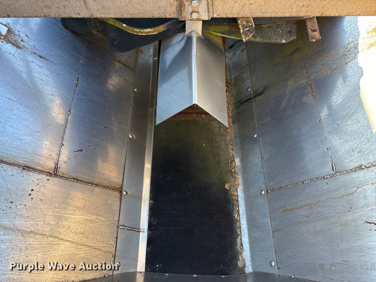 image for item EN5905 New Leader L2020GT applicator bed