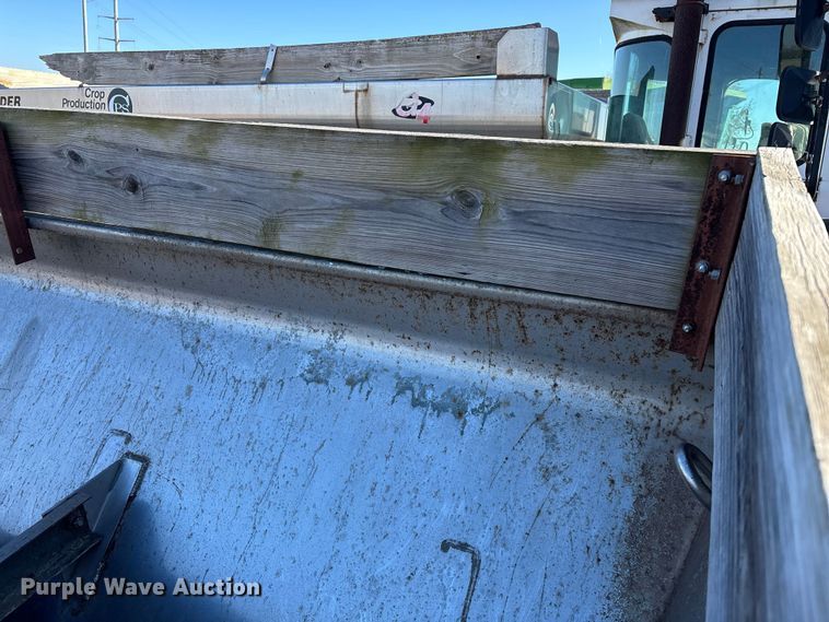 image for item EN5905 New Leader L2020GT applicator bed