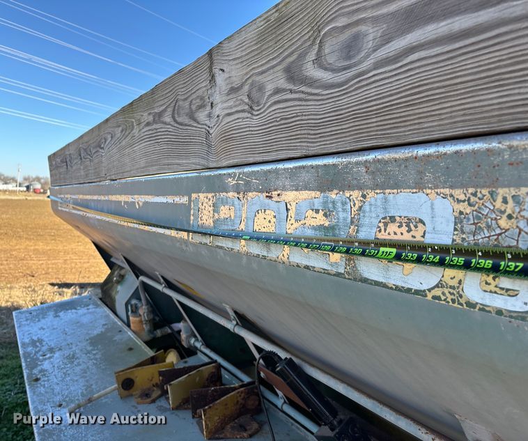 image for item EN5905 New Leader L2020GT applicator bed