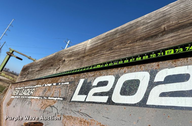 image for item EN5905 New Leader L2020GT applicator bed