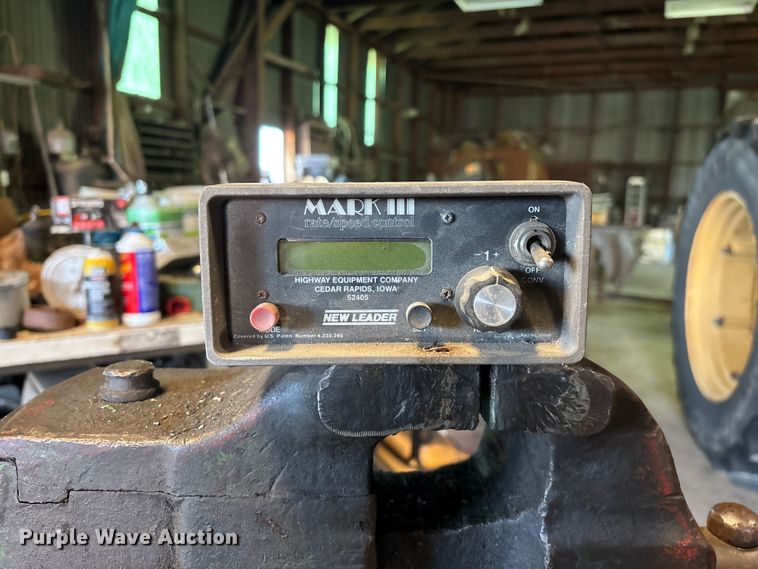 image for item EN5905 New Leader L2020GT applicator bed