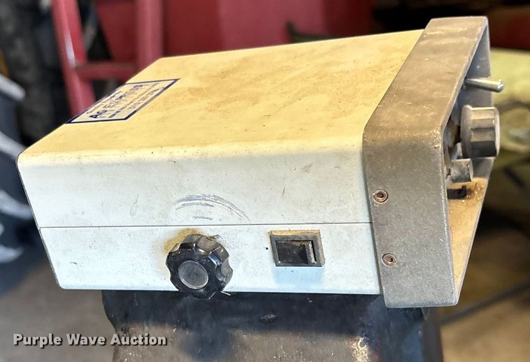 image for item EN5905 New Leader L2020GT applicator bed