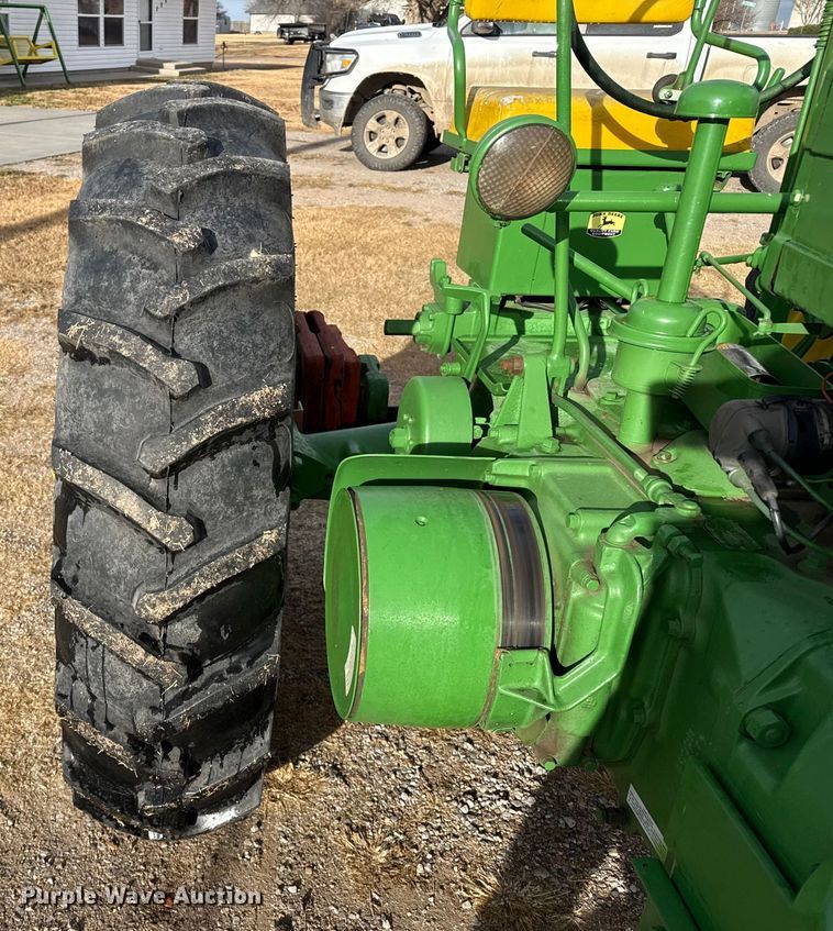 image for item EP2690 1943 John Deere G tractor