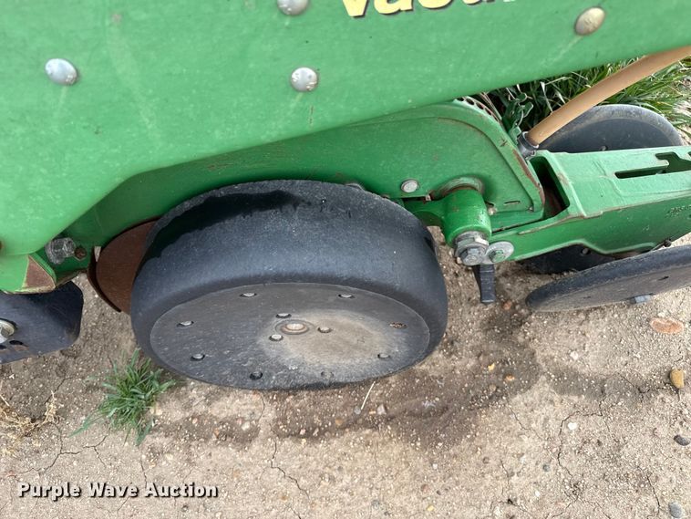 image for item EP2691 2009 John Deere 1710 no-till planter