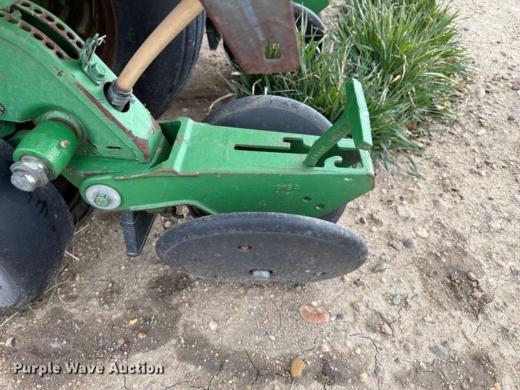 image for item EP2691 2009 John Deere 1710 no-till planter