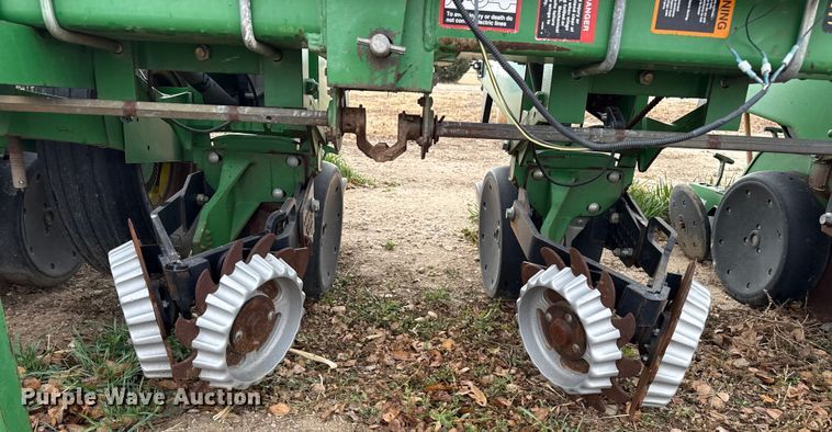 image for item EP2691 2009 John Deere 1710 no-till planter