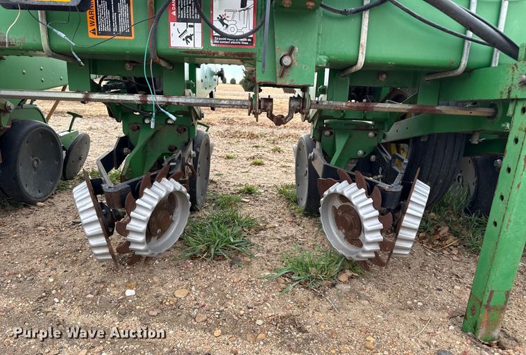 image for item EP2691 2009 John Deere 1710 no-till planter
