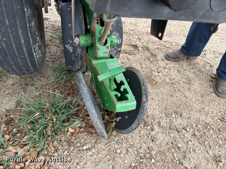 image for item EP2691 2009 John Deere 1710 no-till planter