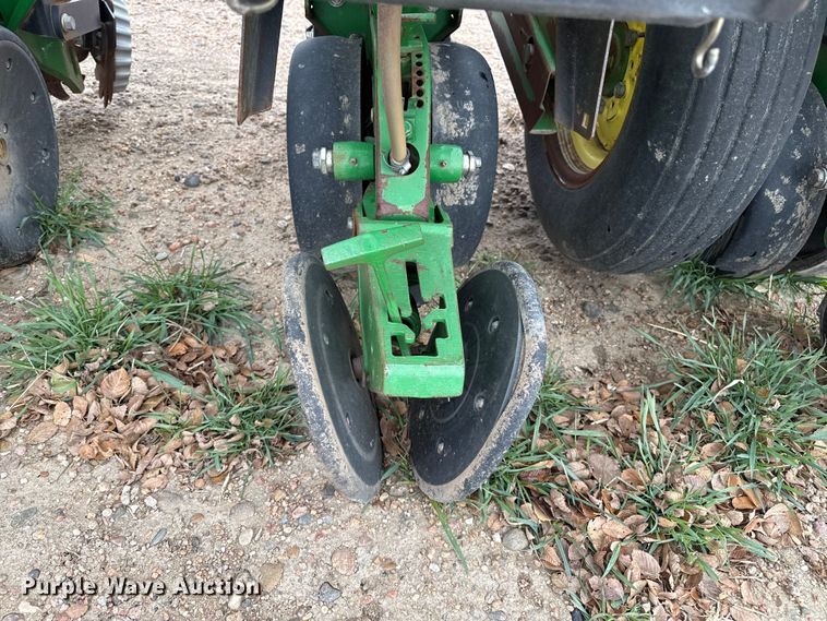 image for item EP2691 2009 John Deere 1710 no-till planter