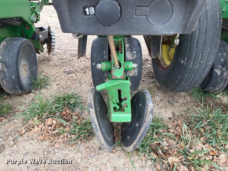 image for item EP2691 2009 John Deere 1710 no-till planter