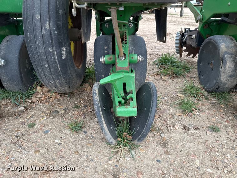 image for item EP2691 2009 John Deere 1710 no-till planter