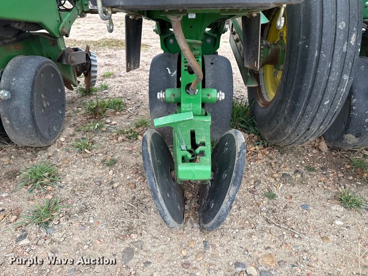 image for item EP2691 2009 John Deere 1710 no-till planter