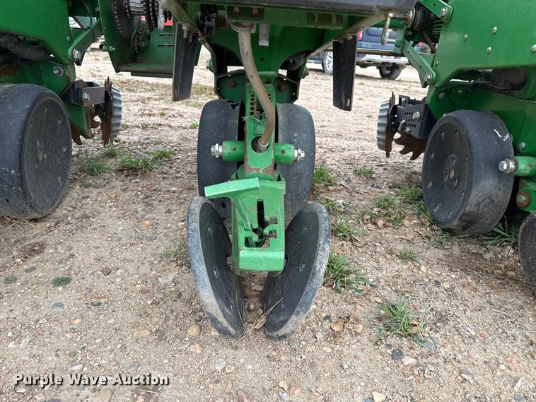 image for item EP2691 2009 John Deere 1710 no-till planter
