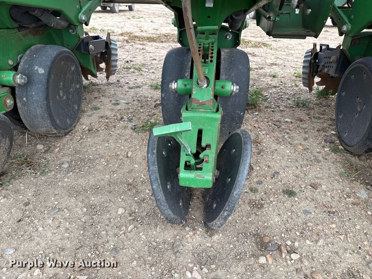image for item EP2691 2009 John Deere 1710 no-till planter