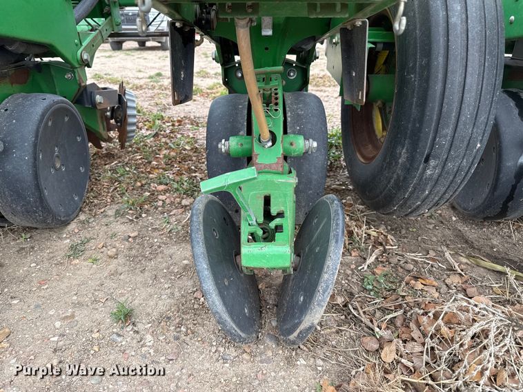 image for item EP2691 2009 John Deere 1710 no-till planter